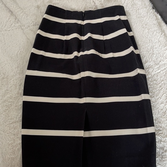 Navy and white striped banana republic pencil - Picture 3 of 3